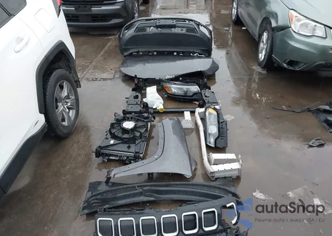 2022 Jeep Compass Latitude Fwd z USA, uszkodzony, nr VIN 3C4NJCBB2NT156182